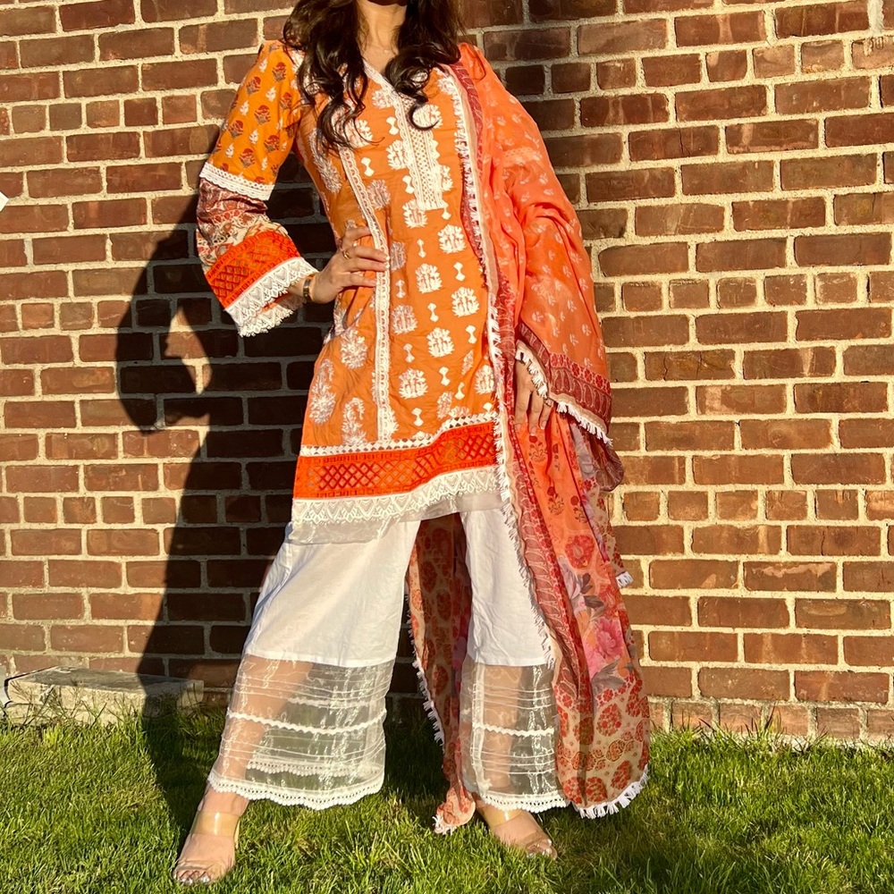 Sobia Nazars Lawn Suit Set size small
